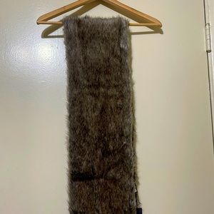 She’ll imitation fur 🐑 made with Acrylic & Polyester materials 😊